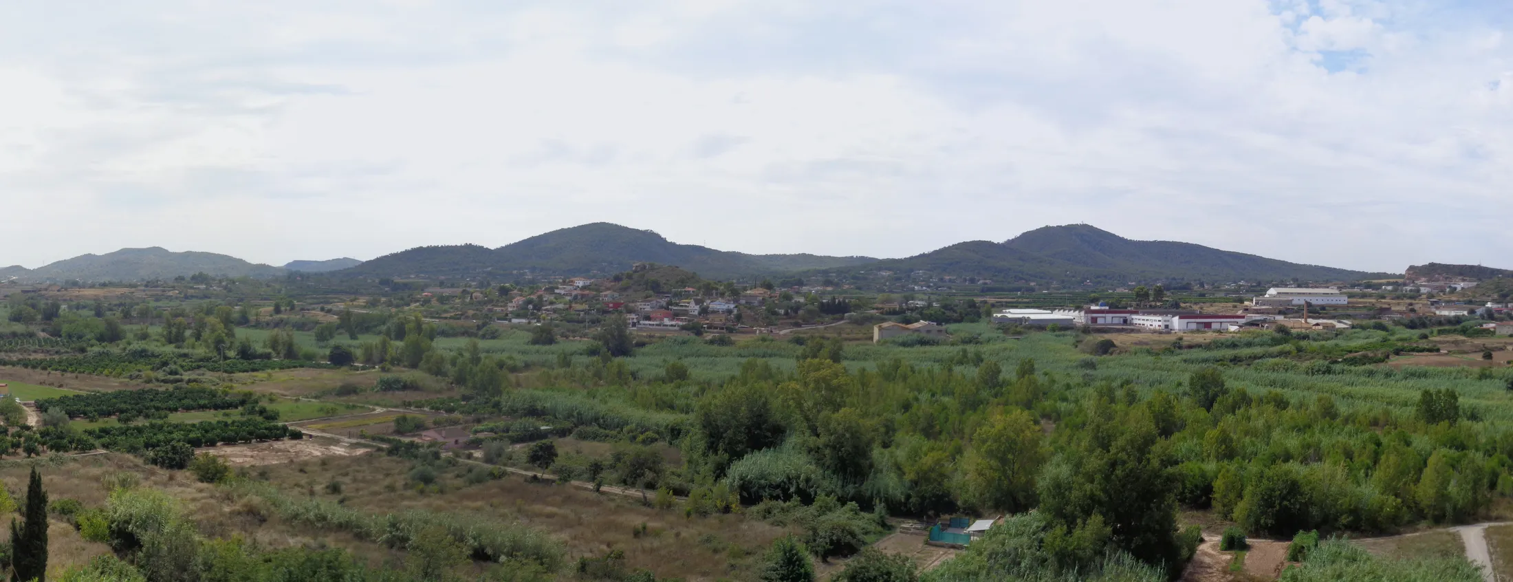 Vista panorámica del valle del Túria con los cerros de les Rodanes y Vilamarxant